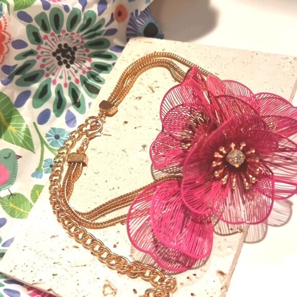 New ZARA cascading flowers choker necklace in fuchsia,a reddish-purple - Picture 6 of 12